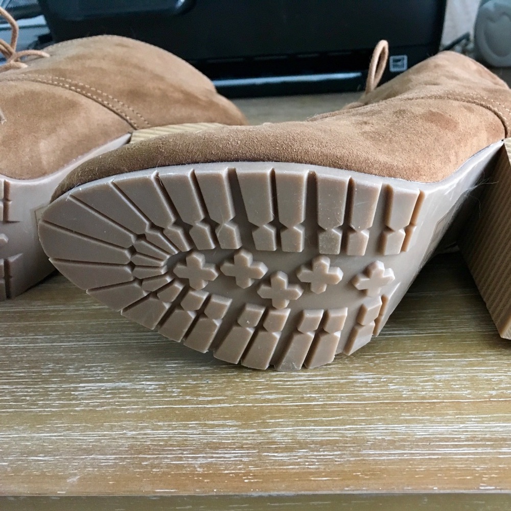 BEAUTIFUL TAN SUEDE SHOES WITH FAUX FUR INSIDE SZ9 - Picture 6 of 8